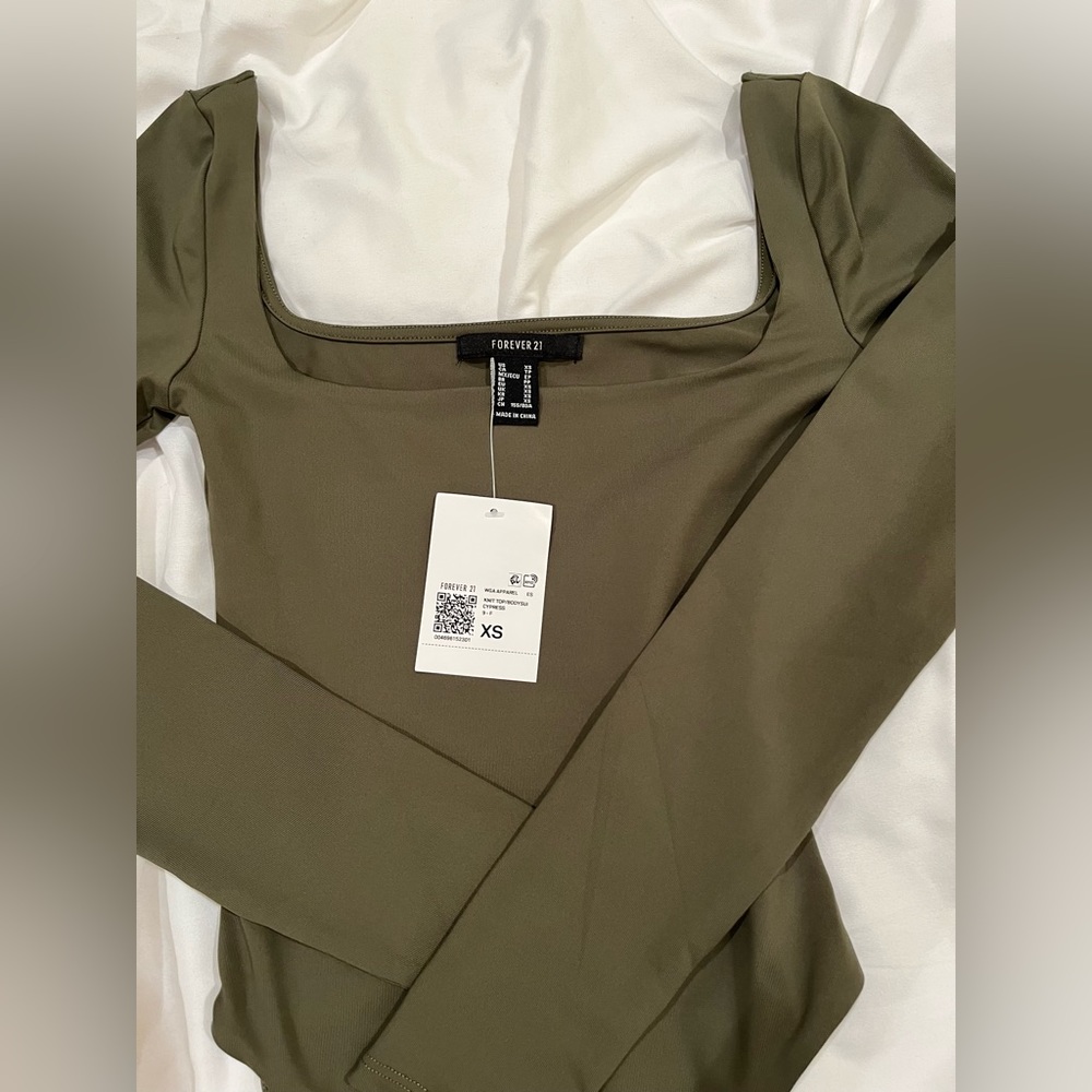 NWT - long sleeve bodysuit - Picture 3 of 7